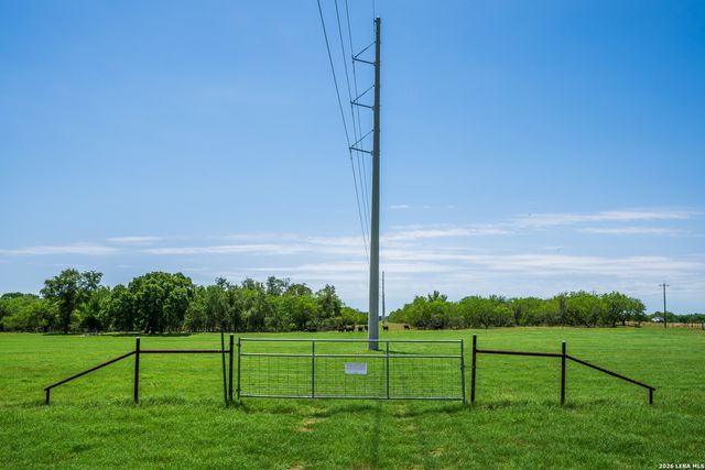 11259 N State Highway 80, Leesville, TX 78122