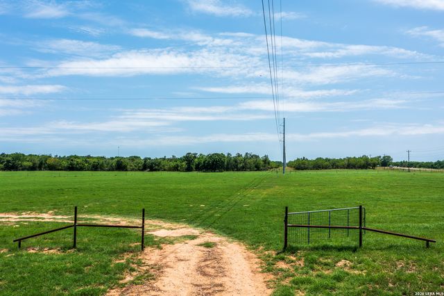 11259 N State Highway 80, Leesville, TX 78122