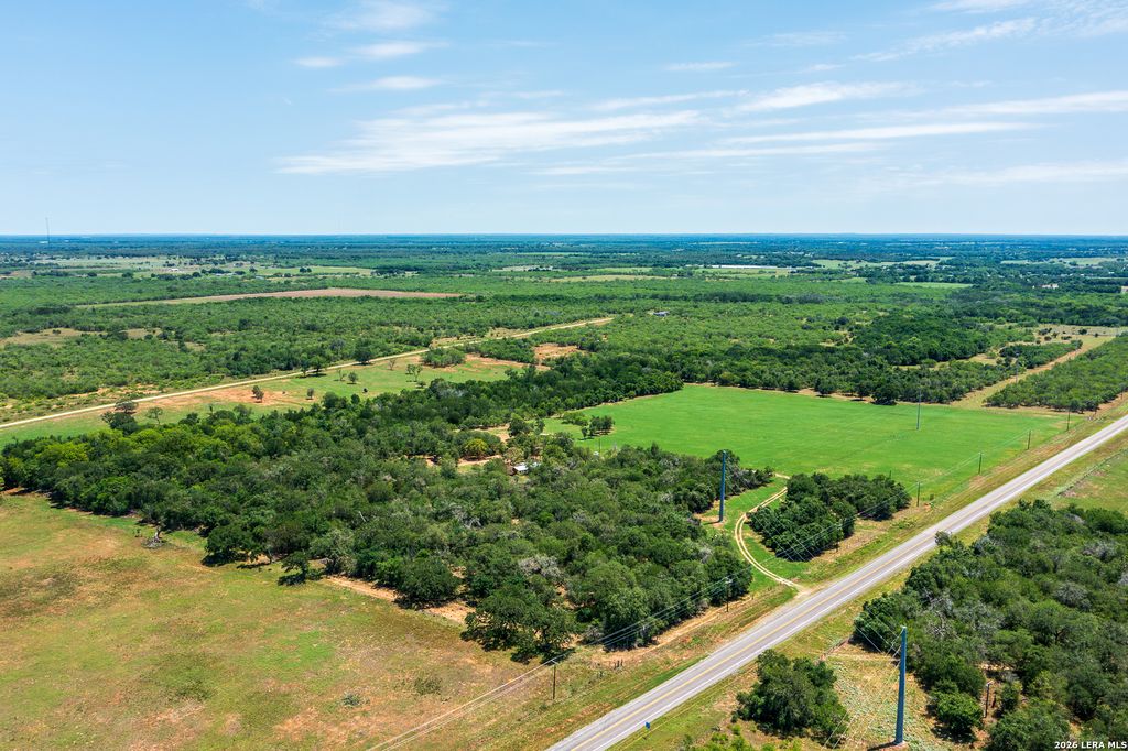 11259 N State Highway 80, Leesville, TX 78122