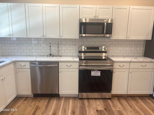 618 Kenwood Avenue, Bethlehem, NY 12054