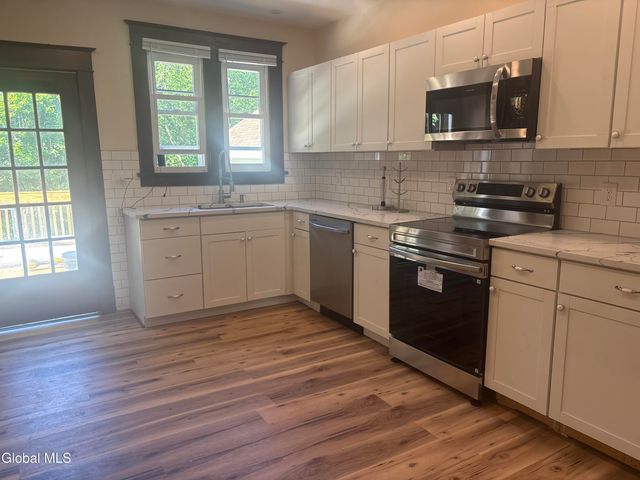 618 Kenwood Avenue, Bethlehem, NY 12054