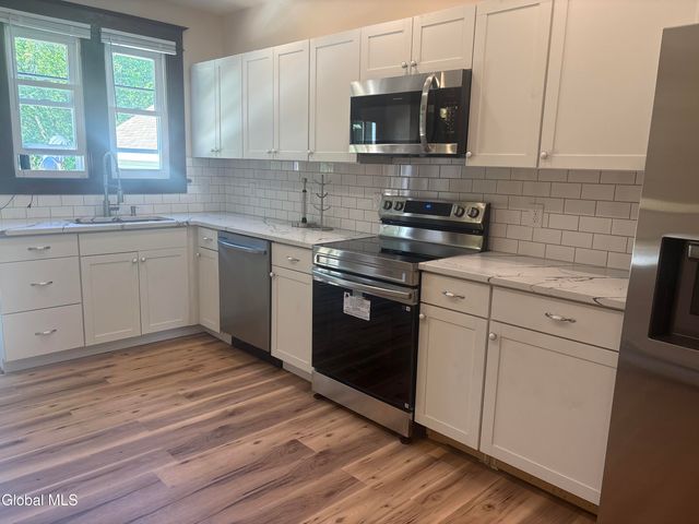 618 Kenwood Avenue, Bethlehem, NY 12054