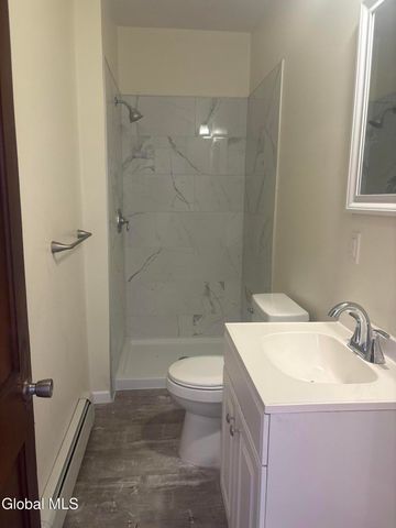 618 Kenwood Avenue, Bethlehem, NY 12054