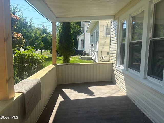 618 Kenwood Avenue, Bethlehem, NY 12054