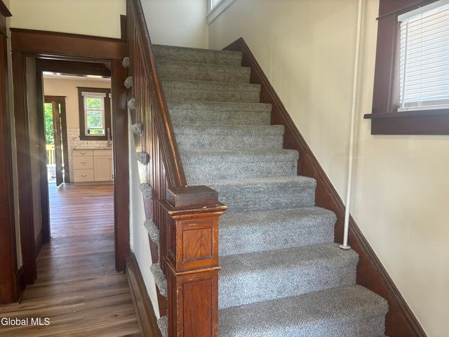 618 Kenwood Avenue, Bethlehem, NY 12054