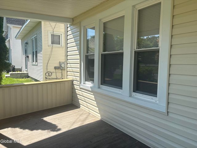 618 Kenwood Avenue, Bethlehem, NY 12054