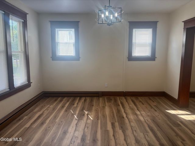 618 Kenwood Avenue, Bethlehem, NY 12054