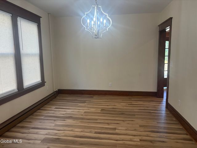 618 Kenwood Avenue, Bethlehem, NY 12054