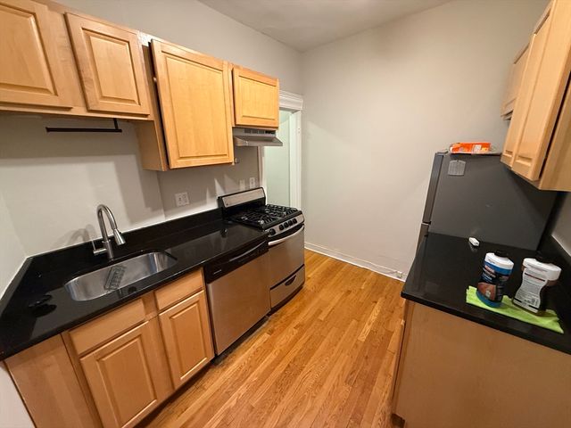 69 Park Drive 10, Boston, MA 02215