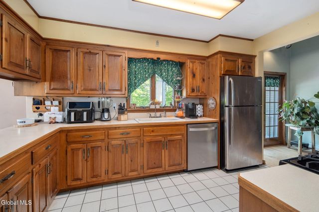 307 W Madison Ave Ext, Johnstown, NY 12095