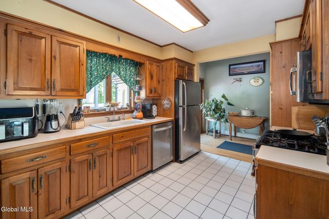 307 W Madison Ave Ext, Johnstown, NY 12095
