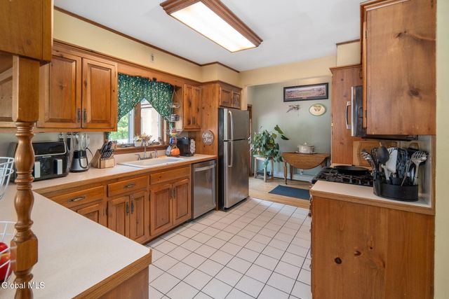 307 W Madison Ave Ext, Johnstown, NY 12095