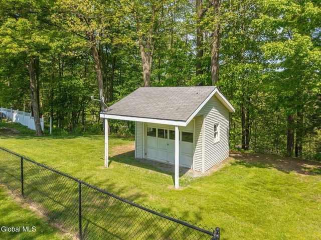 307 W Madison Ave Ext, Johnstown, NY 12095