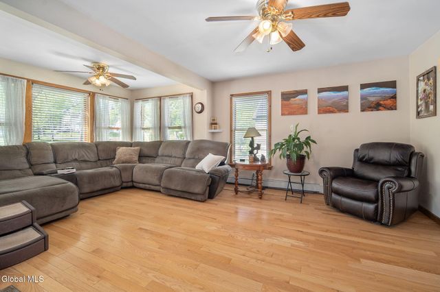 307 W Madison Ave Ext, Johnstown, NY 12095