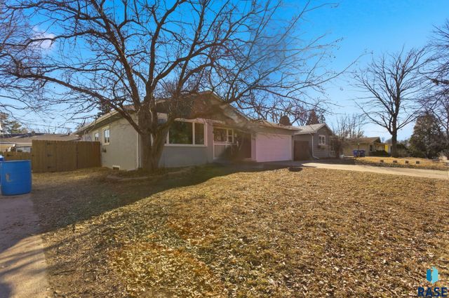 2016 S Elmwood Ave Avenue, Sioux Falls, SD 57105