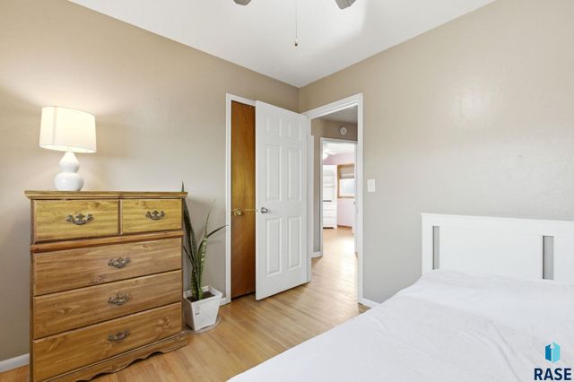 2016 S Elmwood Ave Avenue, Sioux Falls, SD 57105