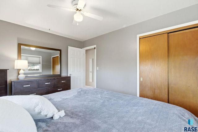 2016 S Elmwood Ave Avenue, Sioux Falls, SD 57105