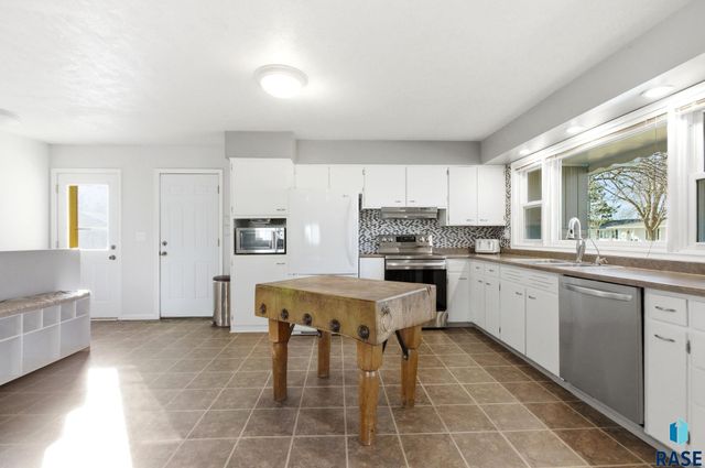 2016 S Elmwood Ave Avenue, Sioux Falls, SD 57105