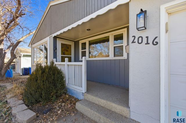 2016 S Elmwood Ave Avenue, Sioux Falls, SD 57105