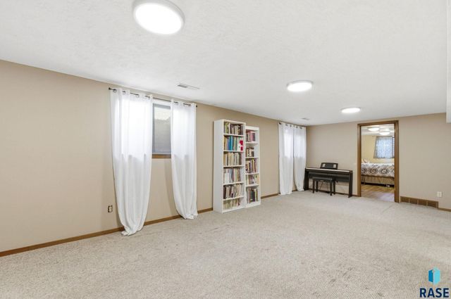 2016 S Elmwood Ave Avenue, Sioux Falls, SD 57105