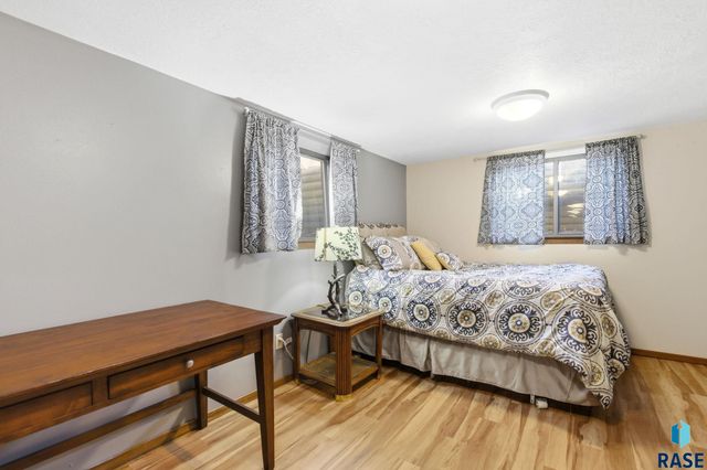 2016 S Elmwood Ave Avenue, Sioux Falls, SD 57105