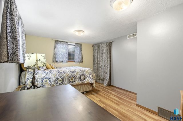 2016 S Elmwood Ave Avenue, Sioux Falls, SD 57105