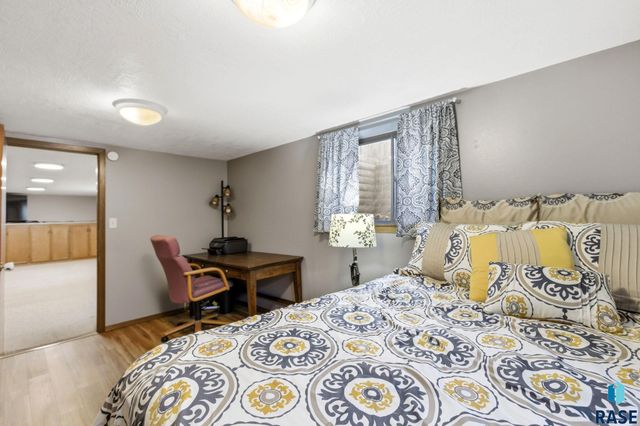 2016 S Elmwood Ave Avenue, Sioux Falls, SD 57105