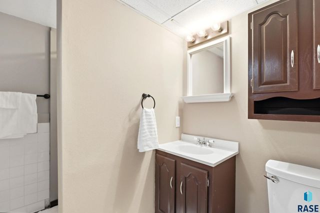 2016 S Elmwood Ave Avenue, Sioux Falls, SD 57105