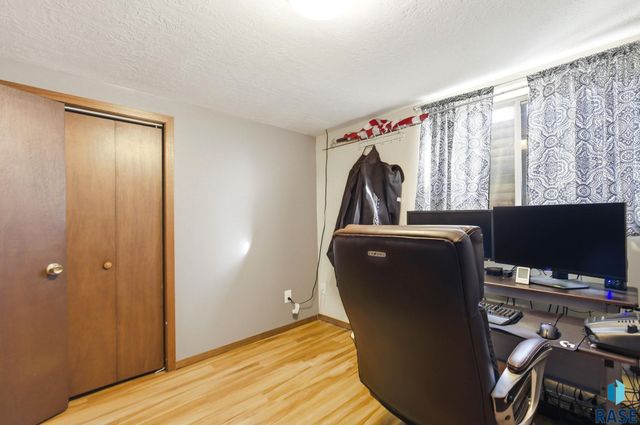 2016 S Elmwood Ave Avenue, Sioux Falls, SD 57105