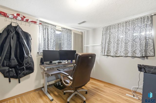 2016 S Elmwood Ave Avenue, Sioux Falls, SD 57105