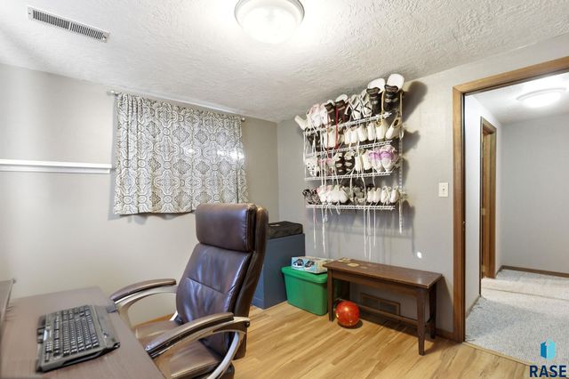 2016 S Elmwood Ave Avenue, Sioux Falls, SD 57105