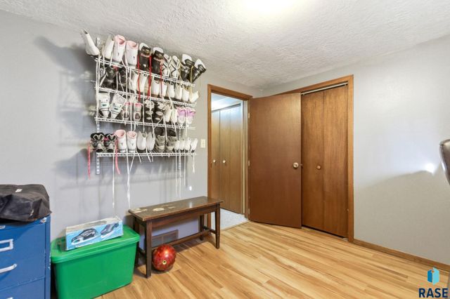 2016 S Elmwood Ave Avenue, Sioux Falls, SD 57105