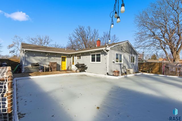 2016 S Elmwood Ave Avenue, Sioux Falls, SD 57105