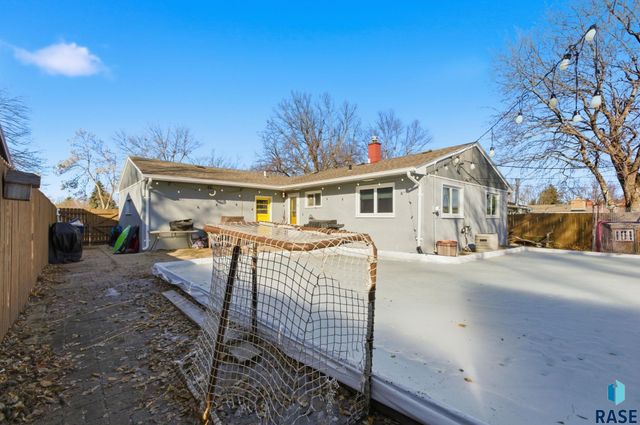 2016 S Elmwood Ave Avenue, Sioux Falls, SD 57105