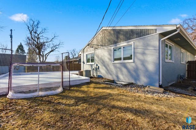 2016 S Elmwood Ave Avenue, Sioux Falls, SD 57105