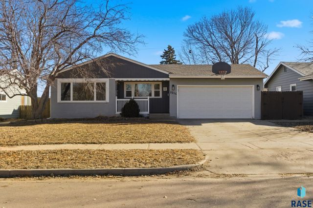 2016 S Elmwood Ave Avenue, Sioux Falls, SD 57105