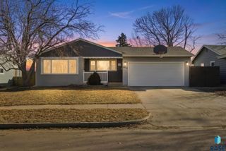 2016 S Elmwood Ave Avenue, Sioux Falls, SD 57105