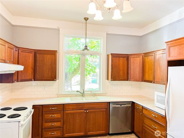 218 E Young Street, Elma, WA 98541