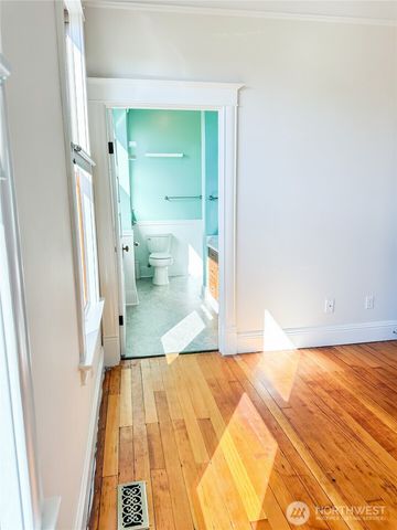 218 E Young Street, Elma, WA 98541