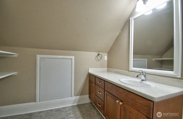 218 E Young Street, Elma, WA 98541