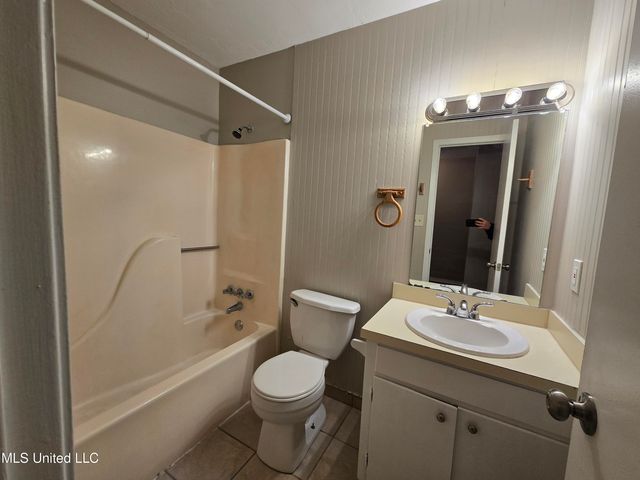 15251 Parkwood Drive, B, Gulfport, MS 39503