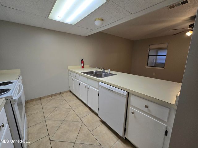 15251 Parkwood Drive, B, Gulfport, MS 39503