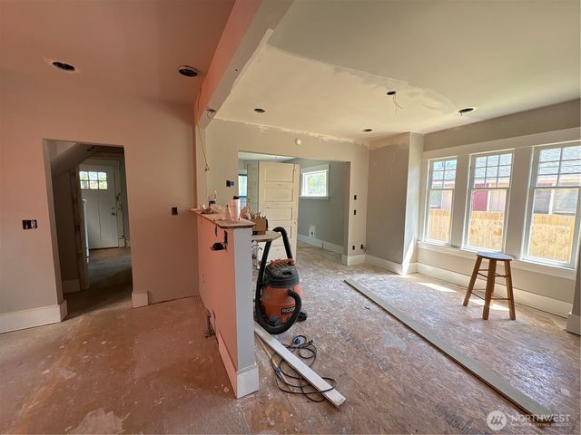 139 NW 85th St, Seattle, WA 98117