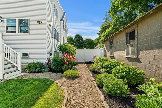 2 Swains Pond Ave, Melrose, MA 02176