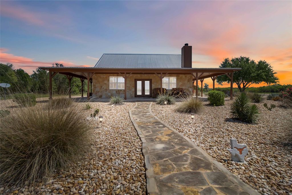 769 High Grove RD, Cedar Creek, TX 78612
