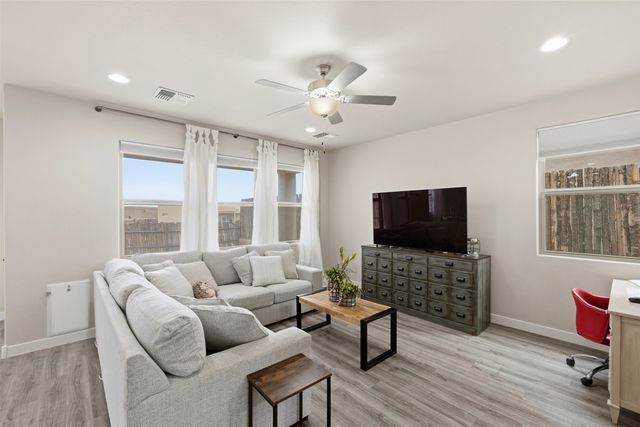 7240 Vista Serena Loop, Santa Fe, NM 87507
