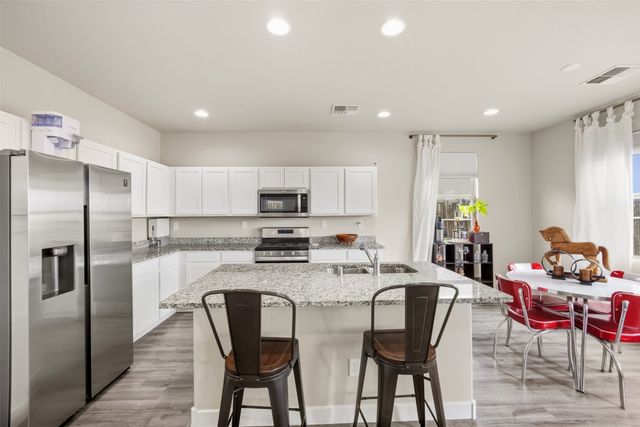 7240 Vista Serena Loop, Santa Fe, NM 87507