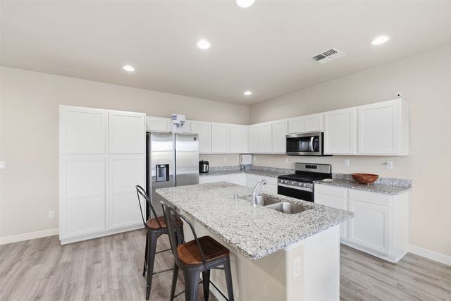 7240 Vista Serena Loop, Santa Fe, NM 87507