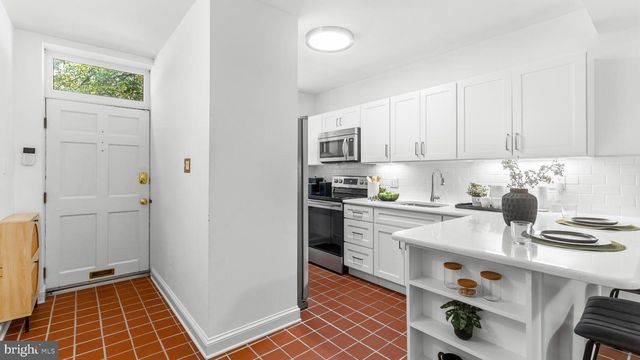 807 S CHARLES ST S, Baltimore, MD 21230