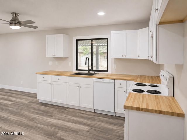 246 S ELLSWORTH Road, Mesa, AZ 85208